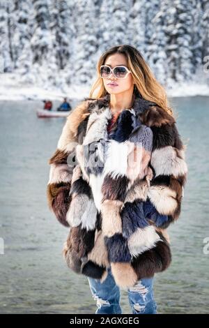 Banff - Oktober 03, 2018: Fotografen met in der Nähe der Straße in der Nähe von Banff National Park, Kanada. Stockfoto