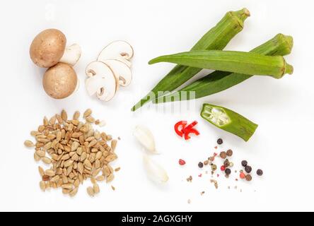 Frische Zutaten für eine Okra Rühren braten Stockfoto