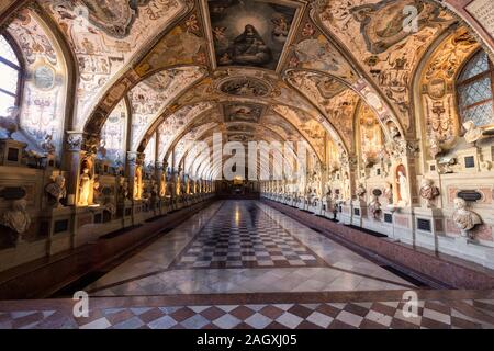 München Deutschland - Dezember 30, 2016: der Münchner Residenz als der Sitz der Regierung und Residenz der bayerischen Herzöge, Kurfürsten und Könige aus serviert. Stockfoto