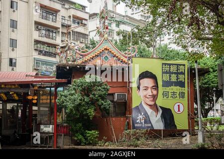 Ein Porträt der Demokratischen Progressiven Partei (DPP), Mark Ho, Kandidat für den 11. Januar 2020 Parlamentswahlen in Taipeh. Stockfoto