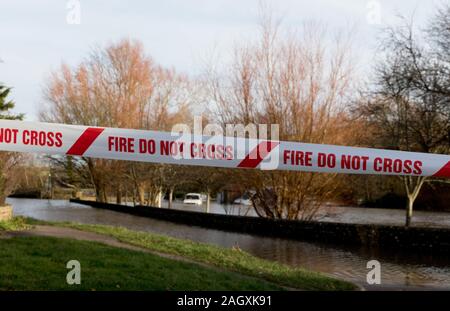 Eastbourne, East Sussex, UK. 22. Dezember 2019. Nach mehreren Tagen Regen die Straße in das East Sussex Weiler Stadt überflutet. Kredit Alan Fraser/Alamy leben Nachrichten Stockfoto