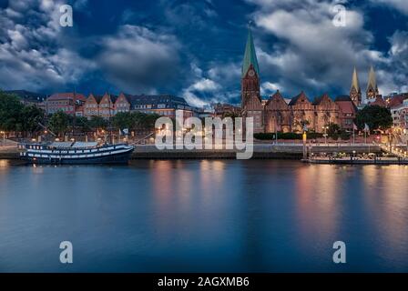 Die Stadt Bremen ist eine Hansestadt im Nordwesten Deutschlands. Eine kommerzielle und industrielle Stadt mit einem großen Hafen an der Weser Stockfoto