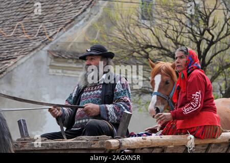 Gipsy Familie auf einem Pferd Wago, Rumänien Stockfoto