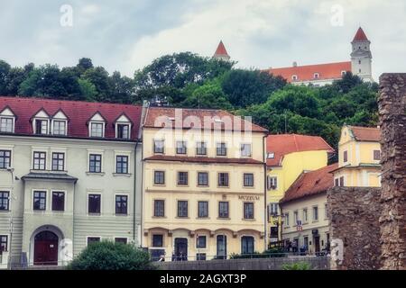 Bratislava, Slowakei - 22. August 2019: antike Gebäude in der Altstadt von Bratislava, Slowakei Stockfoto