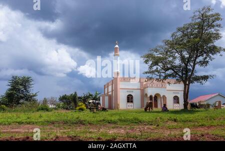 Ansicht eines typischen kleinen Straßenrand muslimische Moschee ausserhalb eines Dorfes in der westlichen Region von Uganda 1. Stockfoto