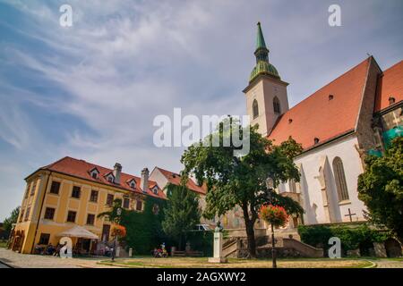 Bratislava, Slowakei - 22. August 2019: antike Gebäude in der Altstadt von Bratislava, Slowakei Stockfoto