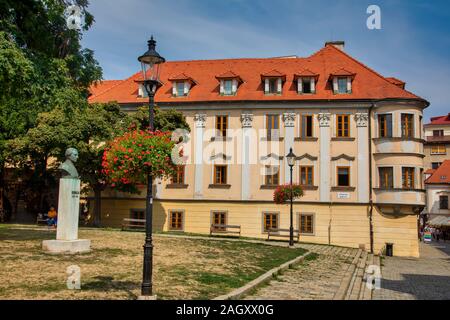 Bratislava, Slowakei - 22. August 2019: antike Gebäude in der Altstadt von Bratislava, Slowakei Stockfoto