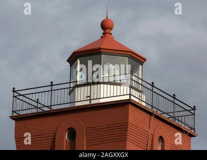 In der Nähe der Beiden Häfen Leuchtturm DCB-224 aerobeacon Licht, das leuchtet ein Durchschnitt von 17 nautischen Meilen über dem nördlichen Ufer des Lake Superior Stockfoto