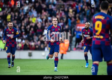 Barcelona, Spanien. 21 Dez, 2019. Dezember 2019 21; Camp Nou, Barcelona, Katalonien, Spanien; La Liga Fußball, Barcelona gegen Deportivo Alaves; Antoine Griezmann des FC Barcelona feiert, als er Noten für 1-0 in der 14 Minute - Redaktionelle Verwendung Credit: Aktion Plus Sport Bilder/Alamy leben Nachrichten Stockfoto