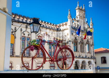 Stil der alten Fahrrad und Sintra Rathaus Gebäude im Hintergrund in einer schönen sonnigen Tag Stockfoto