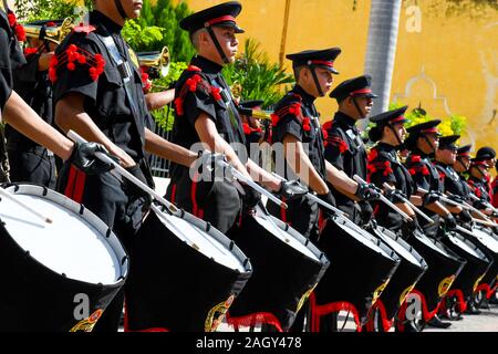 Marching Band Drumming auf Revolution Tag, Merida, Mexiko Stockfoto