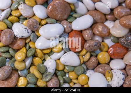 Hintergrund mit Schokolade Süßigkeiten Sortiment suchen wie Steine Stockfoto