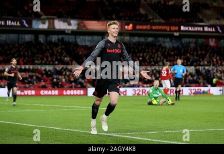 Stoke City Sam Clucas feiert seine Seiten erstes Ziel zählen Stockfoto