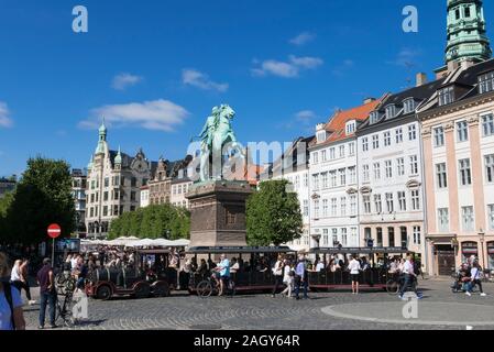 Statue von Absalon zu Pferd im Hojbro Plads Square, Kopenhagen, Dänemark Stockfoto