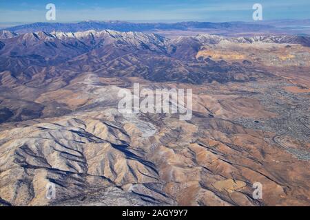 Rocky Mountains, Oquirrh Bereich Luftaufnahmen, Wasatch Front Rock aus dem Flugzeug. South Jordan, West Valley, Magna und Herriman, von der Großen Salz See U Stockfoto