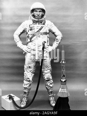 Projekt Mercury Astronaut Walter Schirra in vollem Druck M., Astronaut Walter Schirra, einer der ursprünglichen sieben Astronauten für Quecksilber Projekt von der NASA ausgewählt Am 27. April 1959 Stockfoto