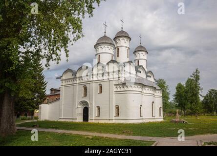 Kathedrale der Abscheidung von Robe der Mutter Gottes in Rizopolozhensky Kloster in Susdal. Robe Deposition Kloster ist eines der ältesten Klöster in Stockfoto