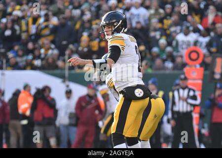 East Rutherford, New Jersey, USA. 22 Dez, 2019. Quarterback Maurer Rudolph (2) der Pittsburgh Steelers fordert ein Spiel während eines Spiel gegen die New York Jets an MetLife Stadium am 22 Dezember, 2019 in East Rutherford, New Jersey. Gregory Vasil/Cal Sport Media/Alamy leben Nachrichten Stockfoto