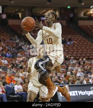 Austin, Texas, USA. 22 Dez, 2019. Texas Longhorns guard Lashann Higgs (10) geht zum Korb für ein layup während Basketball ist ein NCAA Frauen Spiel zwischen Texas und Stanford an der Frank Erwin Center in Austin, Texas, am Dez. 22, 2019. Texas gewann, 69-64. Credit: Scott Coleman/ZUMA Draht/Alamy leben Nachrichten Stockfoto