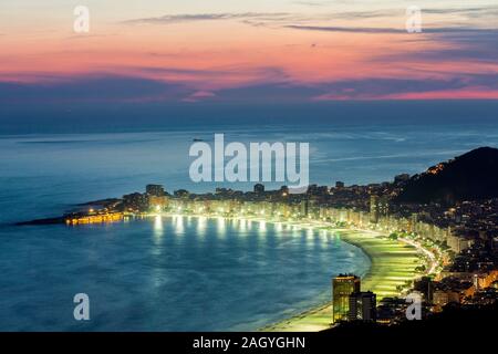 Strand von Copacabana in Rio de Janeiro, Brasilien Stockfoto