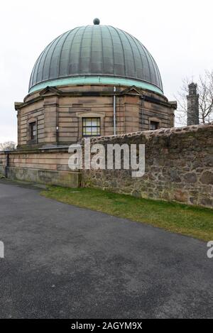 Ein Observatorium auf dem Calton Hill, Edinburgh, Schottland, Großbritannien Stockfoto