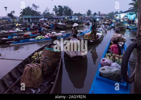 Can Tho, Vietnam . Februar 11, 2018. Phong Dien schwimmender Markt sehr berühmt im Mekong Delta Stockfoto