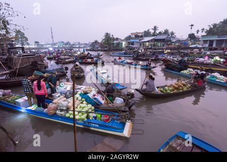 Can Tho, Vietnam . Februar 11, 2018. Phong Dien schwimmender Markt sehr berühmt im Mekong Delta Stockfoto