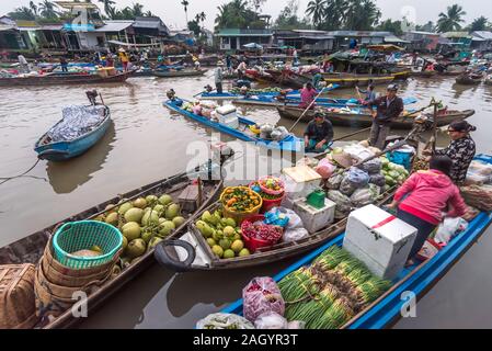 Can Tho, Vietnam . Februar 11, 2018. Phong Dien schwimmender Markt sehr berühmt im Mekong Delta Stockfoto