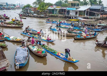 Can Tho, Vietnam . Februar 11, 2018. Phong Dien schwimmender Markt sehr berühmt im Mekong Delta Stockfoto