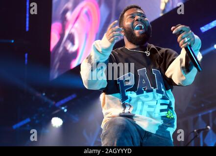 Sonnenaufgang in den Vereinigten Staaten. 22 Dez, 2019. Khalid führt an der Y 100 IHeartRadio Jingle Ball 2019 Konzert im BB&T Center in Sunrise, Florida, auf Sonntag, 22. Dezember 2019. Foto von Gary ich Rothstein/UPI Quelle: UPI/Alamy leben Nachrichten Stockfoto