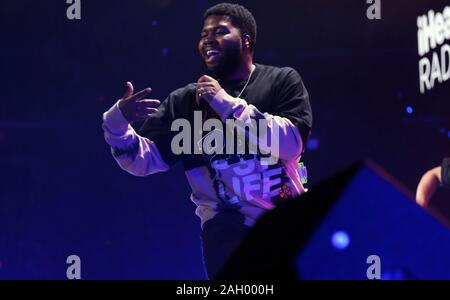 Sonnenaufgang in den Vereinigten Staaten. 22 Dez, 2019. Khalid führt an der Y 100 IHeartRadio Jingle Ball 2019 Konzert im BB&T Center in Sunrise, Florida, auf Sonntag, 22. Dezember 2019. Foto von Gary ich Rothstein/UPI Quelle: UPI/Alamy leben Nachrichten Stockfoto