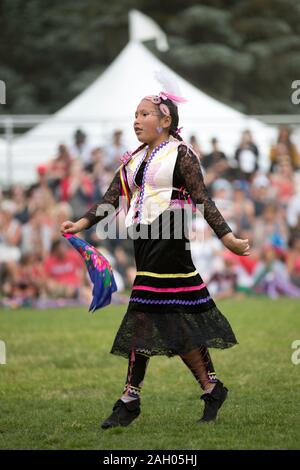 Weiblichen indigenen Tänzer an Kanada Tag Powwow. Stockfoto