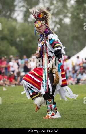 Männliche indigenen Tänzer an Kanada Tag Powwow. Stockfoto