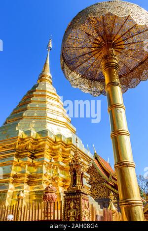 Pagode in Wat Phra That Doi Suthep ein buddhistischer Tempel und berühmten Reiseziel in Chiang Mai, Nordthailand Stockfoto
