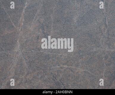 Dunkel Braun Marmor mit weißen und schwarzen Adern, polierte Oberfläche aus Naturstein. Hintergrund. Stockfoto