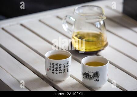 Chiang Rai, Thailand - 14. November 2017: Frühstück mit traditionellen asiatischen, grüner Tee, klaren Wetter draußen Stockfoto