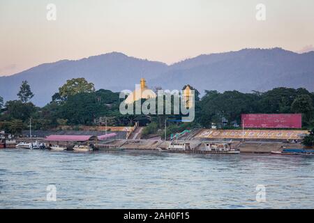 Chiang Rai, Thailand - 14. November 2017: Goldene Dreieck ist Grenze von Thailand, Laos und Myanmar klares Wetter außerhalb Stockfoto