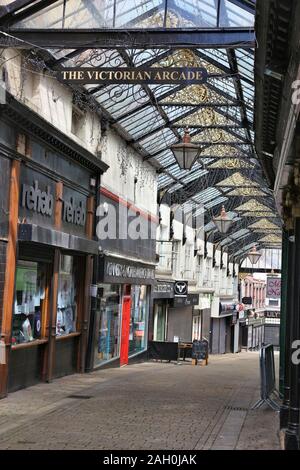 BARNSLEY, Großbritannien - 10 Juli 2016: Die viktorianische Arcade in Barnsley, Großbritannien. Barnsley ist eine größere Stadt South Yorkshire mit einer Bevölkerung von 91,297. Stockfoto