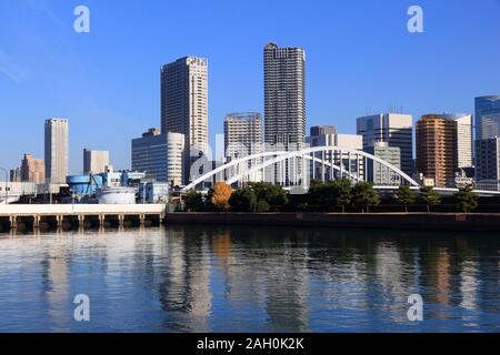 Tokio Skyline der Stadt - moderne Wohngebiete mit hoher Anstieg Apartment Gebäuden an kachidoki. Stockfoto