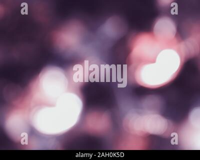 Weihnachtsbaum Verzierung auf Ästen detail Unschärfe abstrakt Hintergrund. Licht Herz Stockfoto