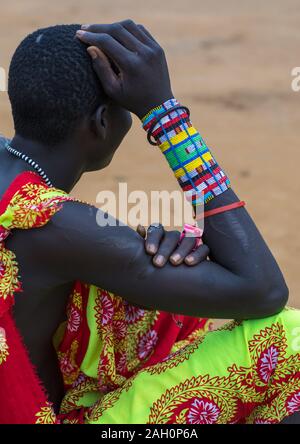 Larim Stamm Mann mit großen Perlen Armbänder, Boya Berge, Imatong, South Sudan Stockfoto