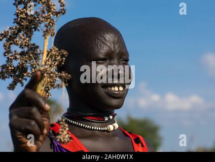 Porträt einer Mundari Stamm Frau mit scarifications auf der Stirn, Central Equatoria, Terekeka, South Sudan Stockfoto