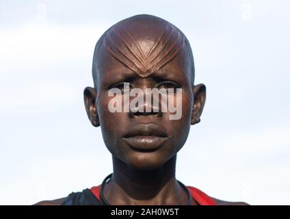 Porträt einer Mundari Stamm Frau mit scarifications auf der Stirn, Central Equatoria, Terekeka, South Sudan Stockfoto