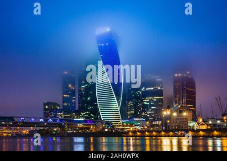 Moscow-City Wolkenkratzer im Nebel, Moskau, Russland Stockfoto