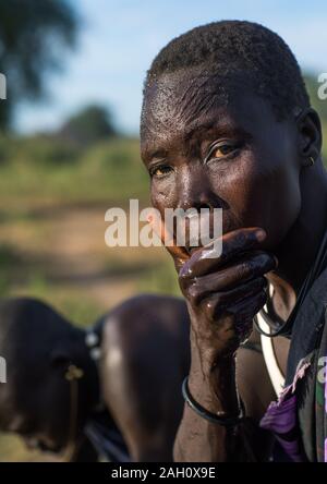 Porträt einer Mundari Stamm Frau mit scarifications auf der Stirn, Central Equatoria, Terekeka, South Sudan Stockfoto