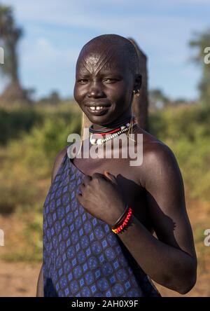 Porträt einer Mundari Stamm Frau mit scarifications auf der Stirn, Central Equatoria, Terekeka, South Sudan Stockfoto