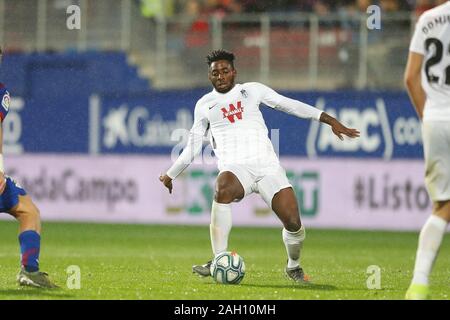 Eibar, Spanien. 20 Dez, 2019. Yan Eteki (Granda) Fußball: Spanisch "La Liga Santander' Match zwischen SD Eibar 3-0 Granada CF im Estadio Municipal de Ipurua in Eibar, Spanien. Credit: mutsu Kawamori/LBA/Alamy leben Nachrichten Stockfoto