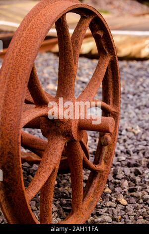 Ein Rosten der Bahn Rad an der Volks-Bahn Brighton Seafront. Stockfoto