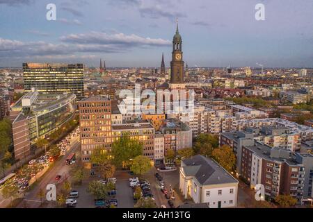 Luftaufnahme von Neustadt Viertel mit St. Michaelis Kirche Stockfoto