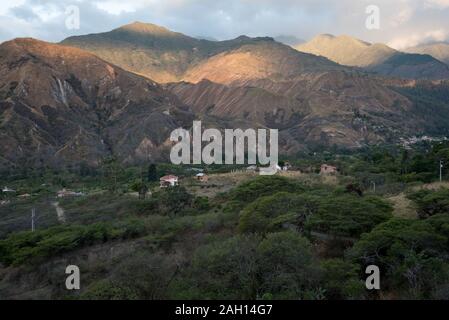 Vilcabamba ist bekannt als das Tal der Langlebigkeit für Menschen, die sehr alt werden. Es liegt in den Anden Ecuadors. Stockfoto